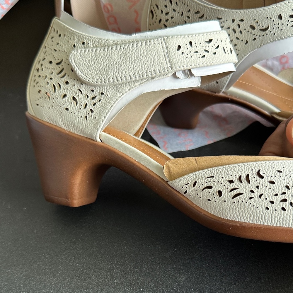 Easy Spirit Women's White Cutout Heels - Picture 2 of 6